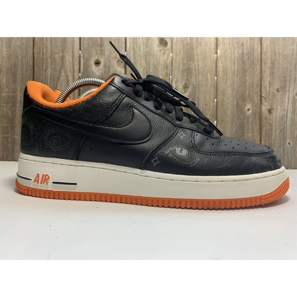 NIKE AIR FORCE 1 07 PREMIUM "HALLOWEEN 2021" BLACK-STARFISH SZ 9.5 [DC8891-001] - Picture 1 of 9
